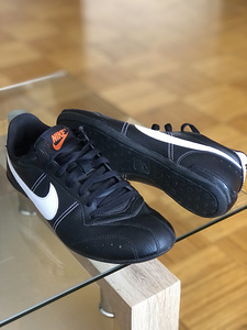 Nike кроссовки (2 фото из 2)