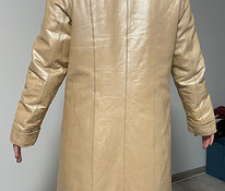 Утепленное пальто с капюшоном