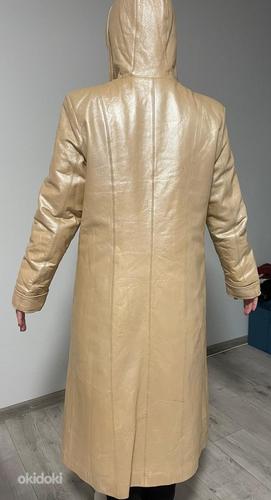 Утепленное пальто с капюшоном (фото #1)