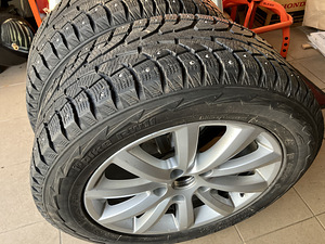 Зимние шипованные шины Hankook 255/55-18 (1 фото из 6)