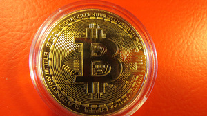BITCOIN KULLATUD MEENEMÜNT (6 foto / 6)