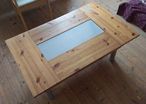 Деревянный стол, диван, столик