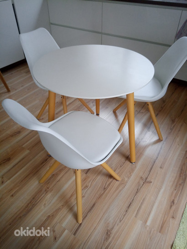 Обеденный стол и 3 стула (фото #1)