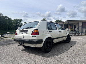 Продается VW Golf 2 (1989, белый, 4-дверный) (7 фото из 14)