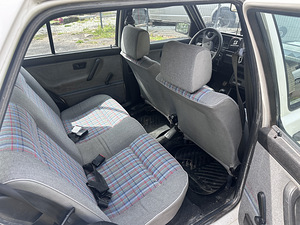 Продается VW Golf 2 (1989, белый, 4-дверный) (9 фото из 14)