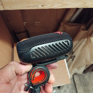 Bluetooth kõlar (6 foto / 6)