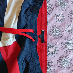 Meeste lühikesed püksid Tommy Hilfiger s M (4 foto / 4)