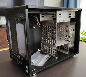 Korpus Lian-Li PC-Q08 itx (4 foto / 4)