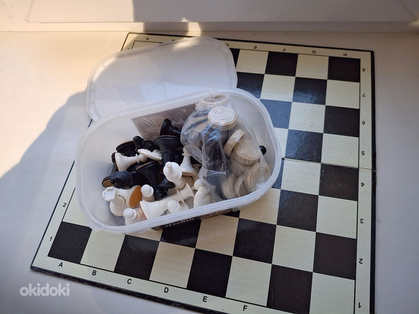 Malemängu ja kabe komplekt.