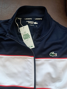 Lacoste (1 foto / 2)