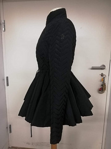 MONCLER женская куртка (2 фото из 9)
