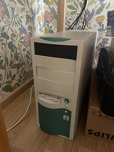 Lauaarvuti komplekt koos monitoriga (2 foto / 2)