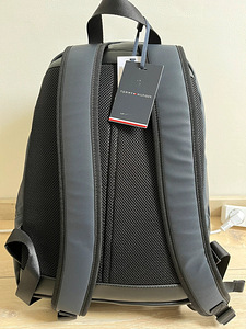 Tommy Hilfiger (2 foto / 3)