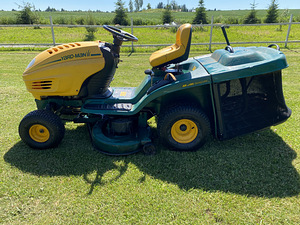 Võimas murutraktor kogujaga Yardman AN5150 (2 foto / 10)