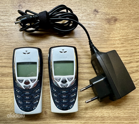 Nokia 8310 2tk koos laadijaga (foto #1)