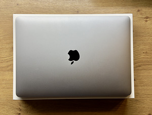 Apple Macbook Air 13 M1 8GB/256GB SWE в отличном состоянии,