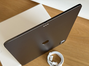 Apple iPad Pro 13 M4 256GB WiFi Black uueväärne. Aku 100% (6 foto / 9)