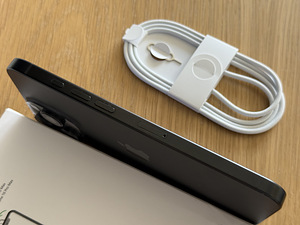 Apple iPhone 16 Pro Max Black Ti 256GB, uueväärne, aku 100% (2 foto / 8)