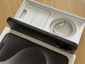 Apple iPhone 15 Pro Max Black Ti 256GB v heas korras! (3 foto / 8)