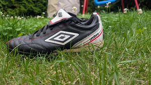 Umbro jalgpallijalatsid, suurus 41 (2 foto / 7)
