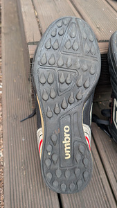 Umbro jalgpallijalatsid, suurus 41 (5 foto / 7)