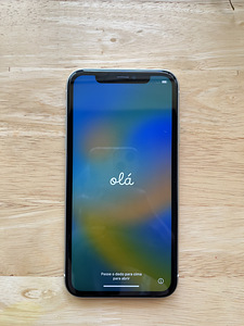 iPhone 11 64 ГБ (2 фото из 6)