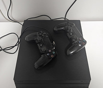 PS4 Pro 1TB + 2 Pulti