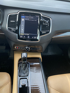 Volvo XC90 (7 фото из 8)