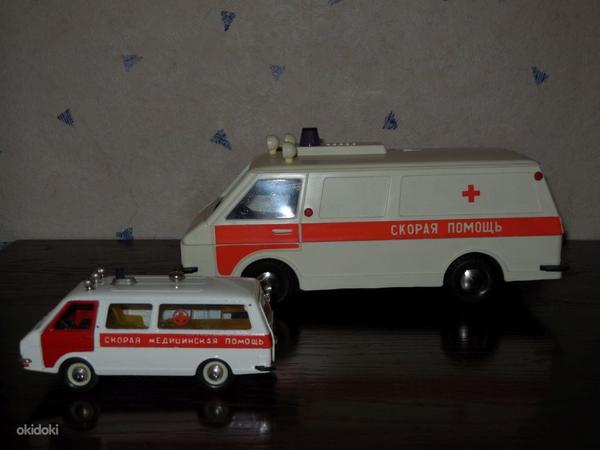Veneaegne kiirabi mänguauto koos karbiga suur. skaala 1:18 (foto #6)
