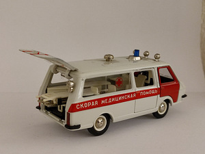 Mudelauto RAF M-22031 kiirabi. A27. USSR. 1:43 (5 foto / 8)