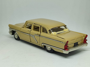 Mudelauto GAZ 13 Tšaika. USSR 1991. 1:43 (5 foto / 8)