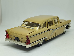 Mudelauto GAZ 13 Tšaika. USSR 1991. 1:43 (6 foto / 8)