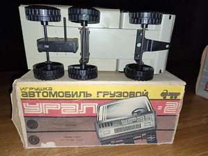 Грузовик УРАЛ. игрушка СССР. Не играл. В коробке. (4 фото из 6)
