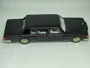 Mudelauto ZIL 115. USSR 1989. 1:43 (5 foto / 9)