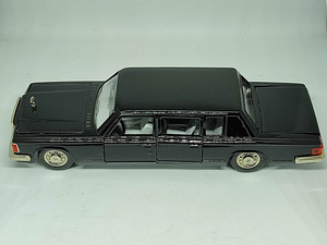 Mudelauto ZIL 115. USSR 1989. 1:43 (6 foto / 9)