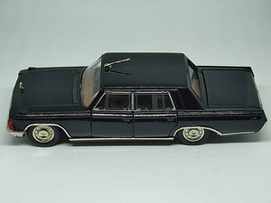 Mudelauto ZIL 117. A31. USSR 1983. 1:43 (3 foto / 8)
