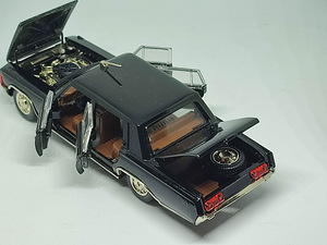 Mudelauto ZIL 117. A31. USSR 1983. 1:43 (6 foto / 8)