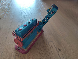Редкая игрушка элеватор СССР. Из металла. Ватутин, Киев (5 фото из 5)