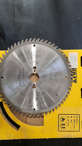 Saeketas puidule DeWalt DT1527-qz; 250x3,2 mm; 60T (1 foto / 3)