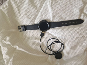 Samsung Galaxy Watch4 Classic (LTE, 46 mm) + laadija (1 foto / 3)