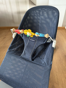 Babybjorn lamamistool + tasuta mänguasi (1 foto / 2)