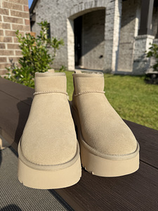 Женские сапоги Ugg (3 фото из 5)