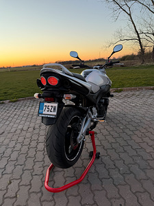 Suzuki GSR 600 (6 фото из 7)
