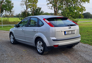 Ford Focus (4 фото из 15)