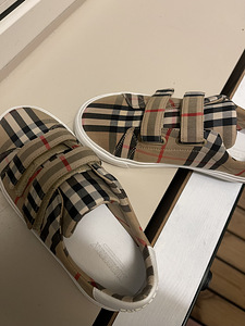 Original BURBERRY laste ketsid (4 foto / 5)