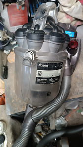 Пылесос Dyson (2 фото из 4)