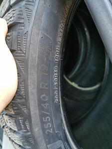 Michelin X-ICE NORTH 4 - 255/40 - R19 (3 foto / 8)