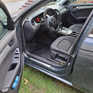 AUDI A4 B8 2008. 105kv. (2 foto / 14)