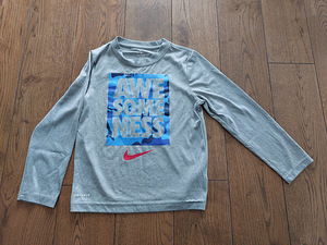 Спортивная футболка Nike приличного размера 116-122