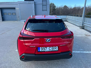 Лексус UX300e (2 фото из 10)